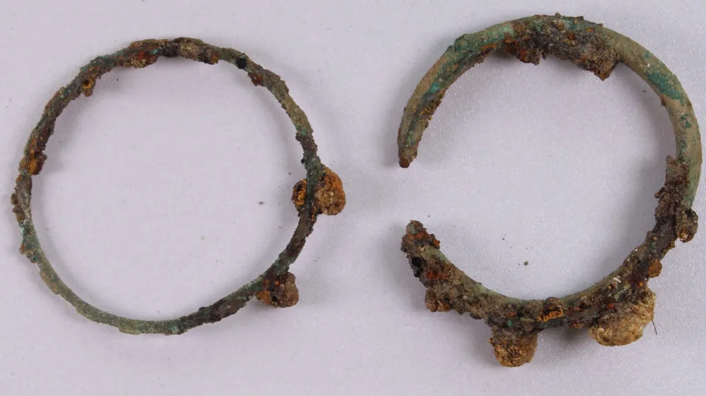 A Unique Tomb Filled with Jewellery was Discovered in A Roman Cemetery Near Wansford