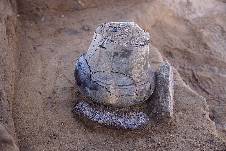 Thousands of Years Old: Exceptionally Preserved Bronze Age Urns Discovered in Germany