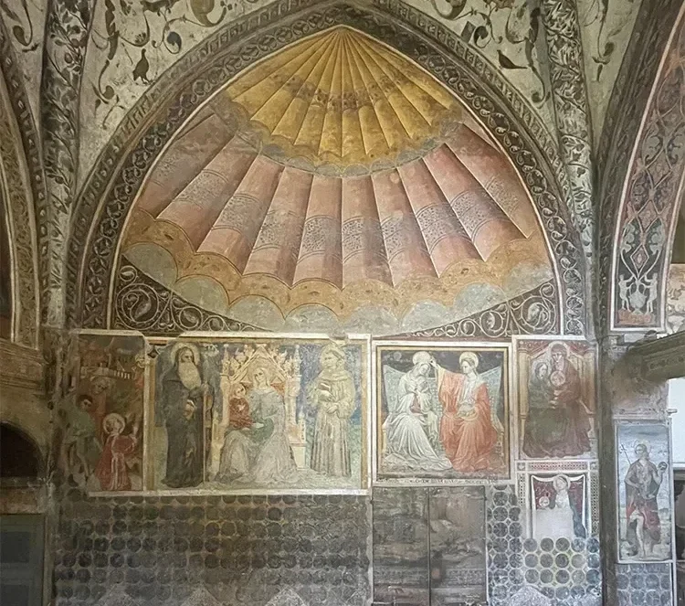 A 13th Century Fresco Discovered in Ferrara: Insights into the Use of Islamic Altar Tents in Christian Churches