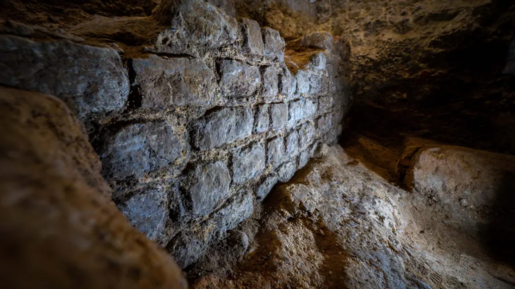 Archaeologists Discover Important Part of Roman Basilica in Basement of Building in London