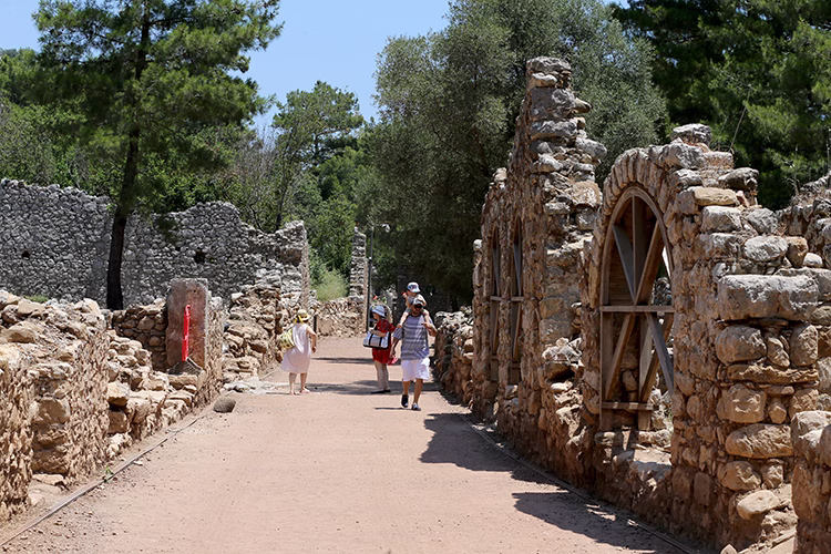 Rock-Cut Tombs from the Roman Era Revealed in Olympos Ancient City