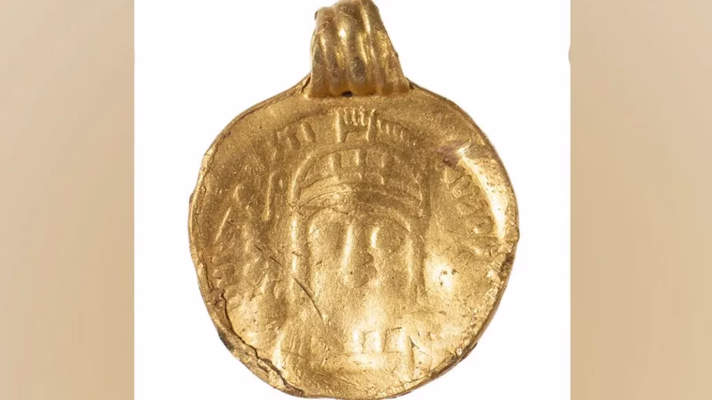 6th-Century Gold Coin Pendant Unearthed in Essex Sheds Light on Forgotten Elite Society