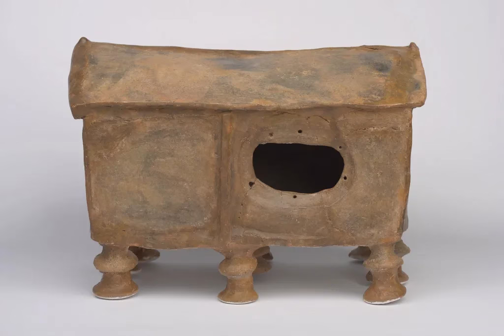 2,600-Year-Old Early Iron Age House Urn