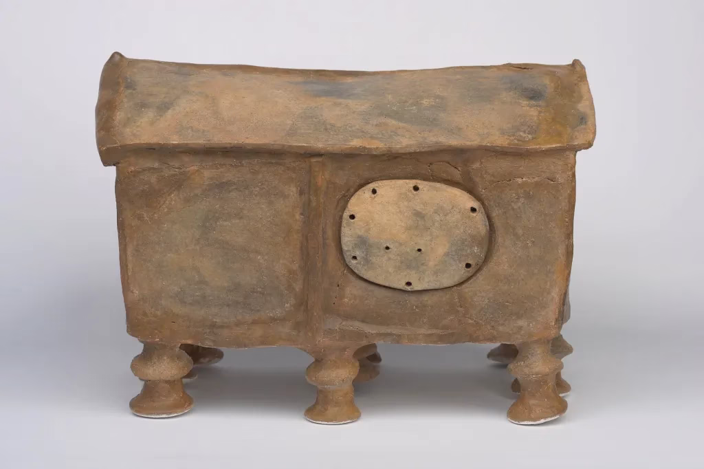 2,600-Year-Old Early Iron Age House Urn