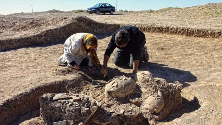 An elite tomb belonging to a young woman dating back 3,000 years has been discovered in North Khorasan.