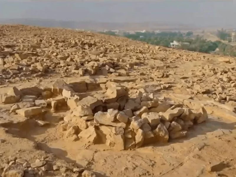 ombs-Ancient-Road-and-50000-Year-Old-Artifacts-Unearthed-in-Saudi-Arabias-Al-Quraynah-