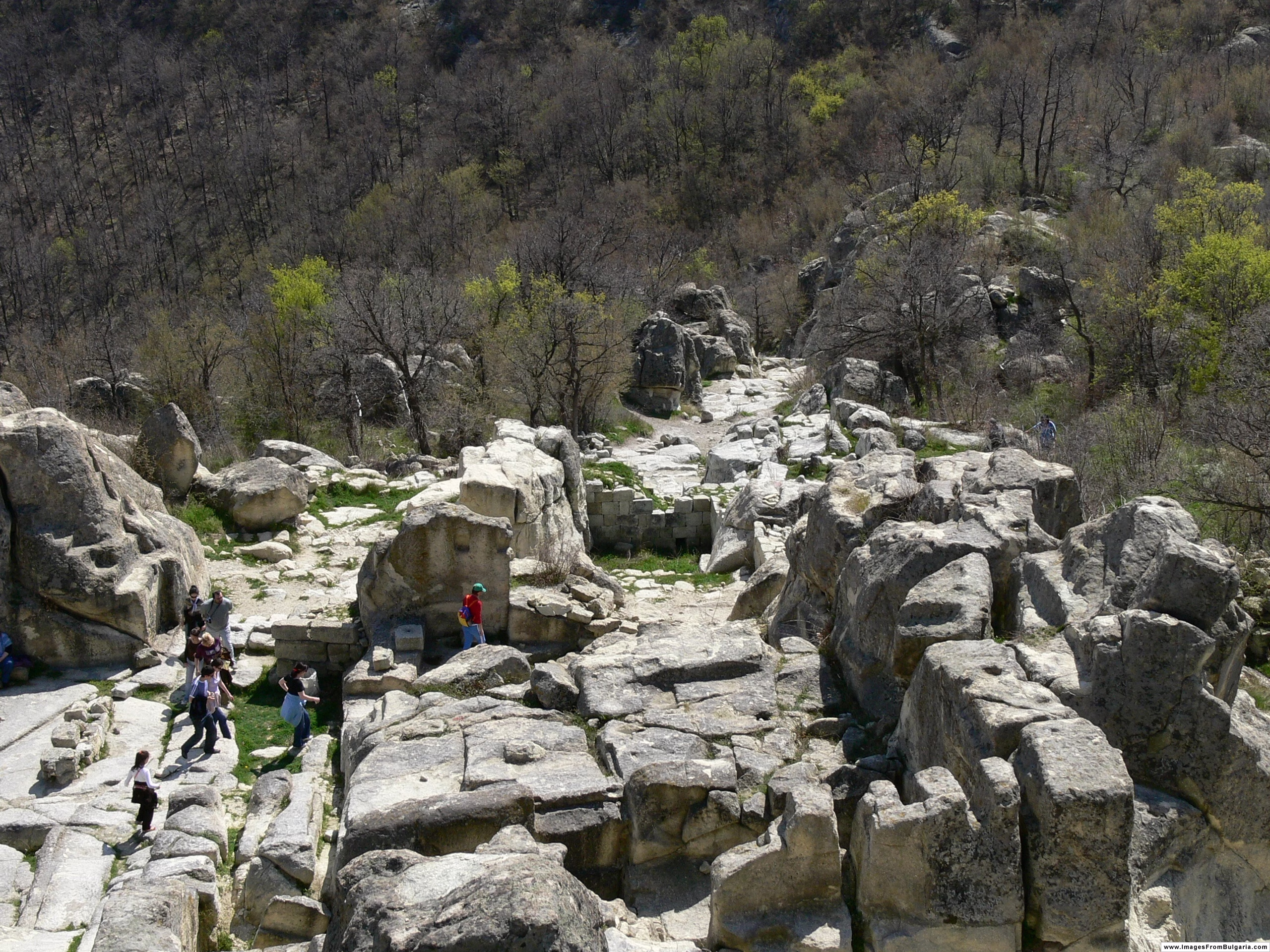 Medieval ‘City of the Hobbits’ and War Artifacts Unearthed at Bulgaria’s Ancient Thracian Site Perperikon