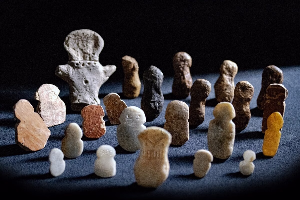 Bronze Age Ritual Idols Unearthed at Tavşanlı Höyük in Western Turkey