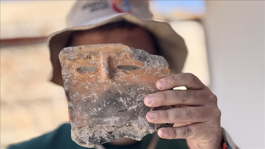 Rare 5,000-Year-Old Human-Faced Pottery Fragment Discovered in Central Anatolia
