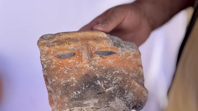 Rare 5,000-Year-Old Human-Faced Pottery Fragment Discovered in Central Anatolia