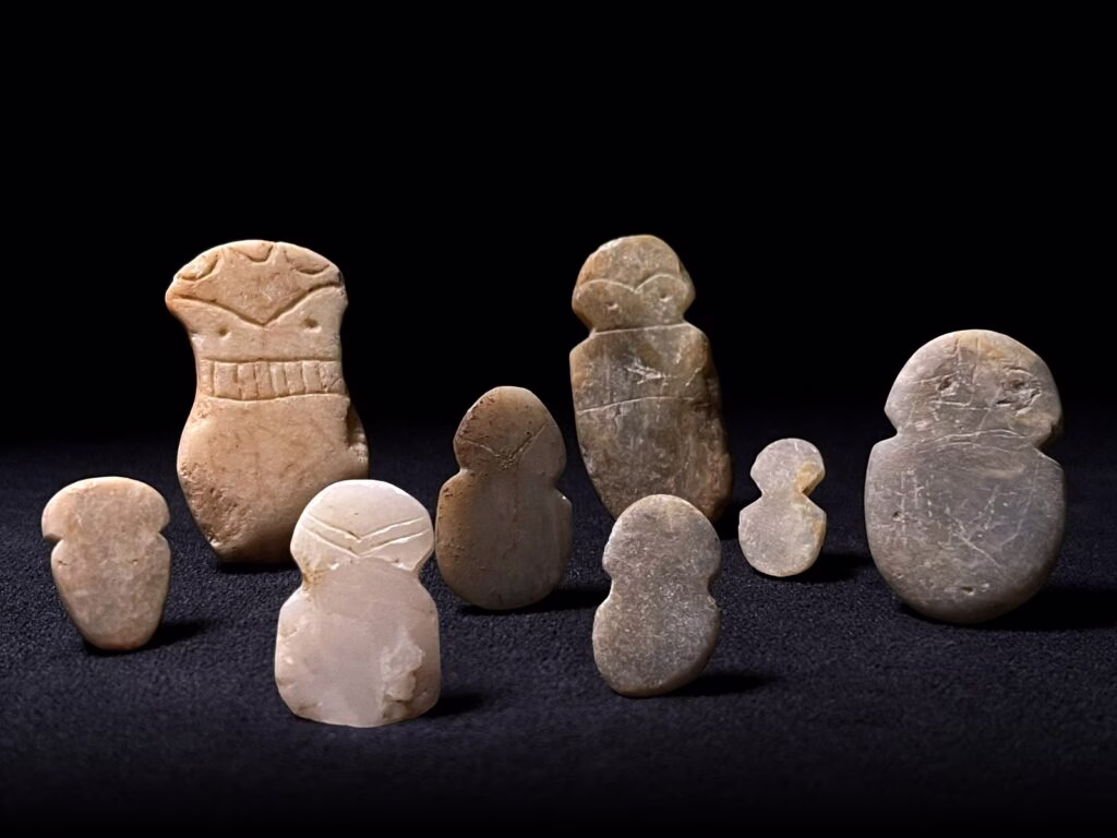 Bronze Age Ritual Idols Unearthed at Tavşanlı Höyük in Western Turkey