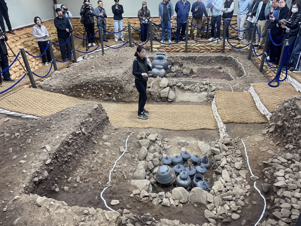 4th–5th Century Silla Commander’s Tomb Unearthed in Gyeongju Reveals Gilt-Bronze Crown and Full Armor Set