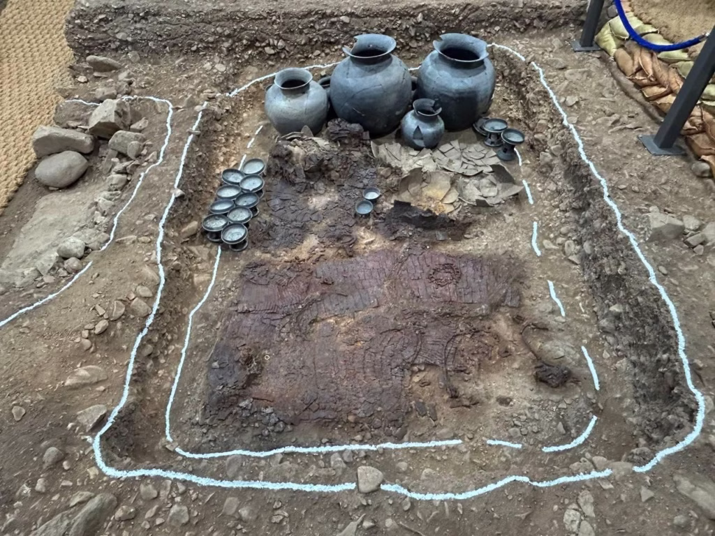 4th–5th Century Silla Commander’s Tomb Unearthed in Gyeongju Reveals Gilt-Bronze Crown and Full Armor Set