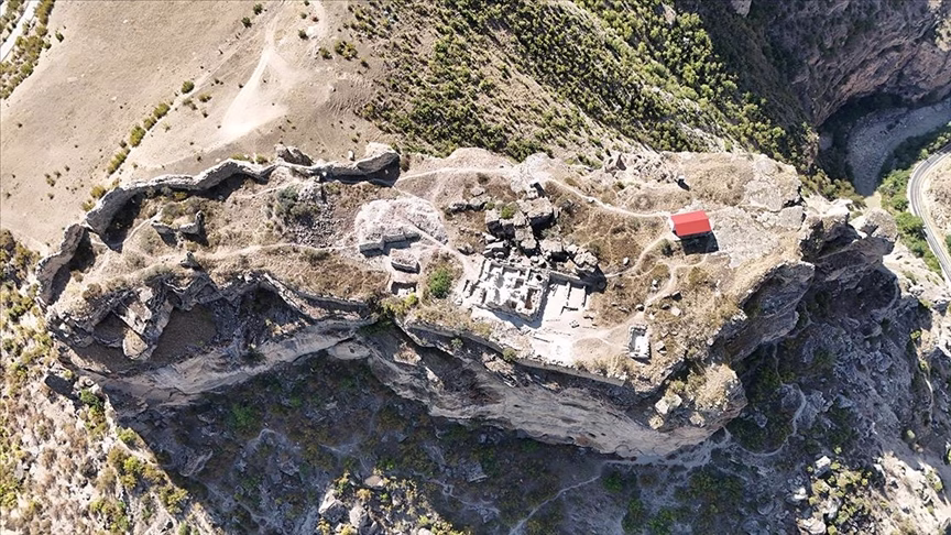 Vaulted Tomb of Georgian King Ashot the Great Discovered at Gevhernik Castle in Turkey