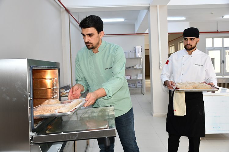 Turkish Researchers Bake 3,000-Year-Old Mesopotamian Bread Again