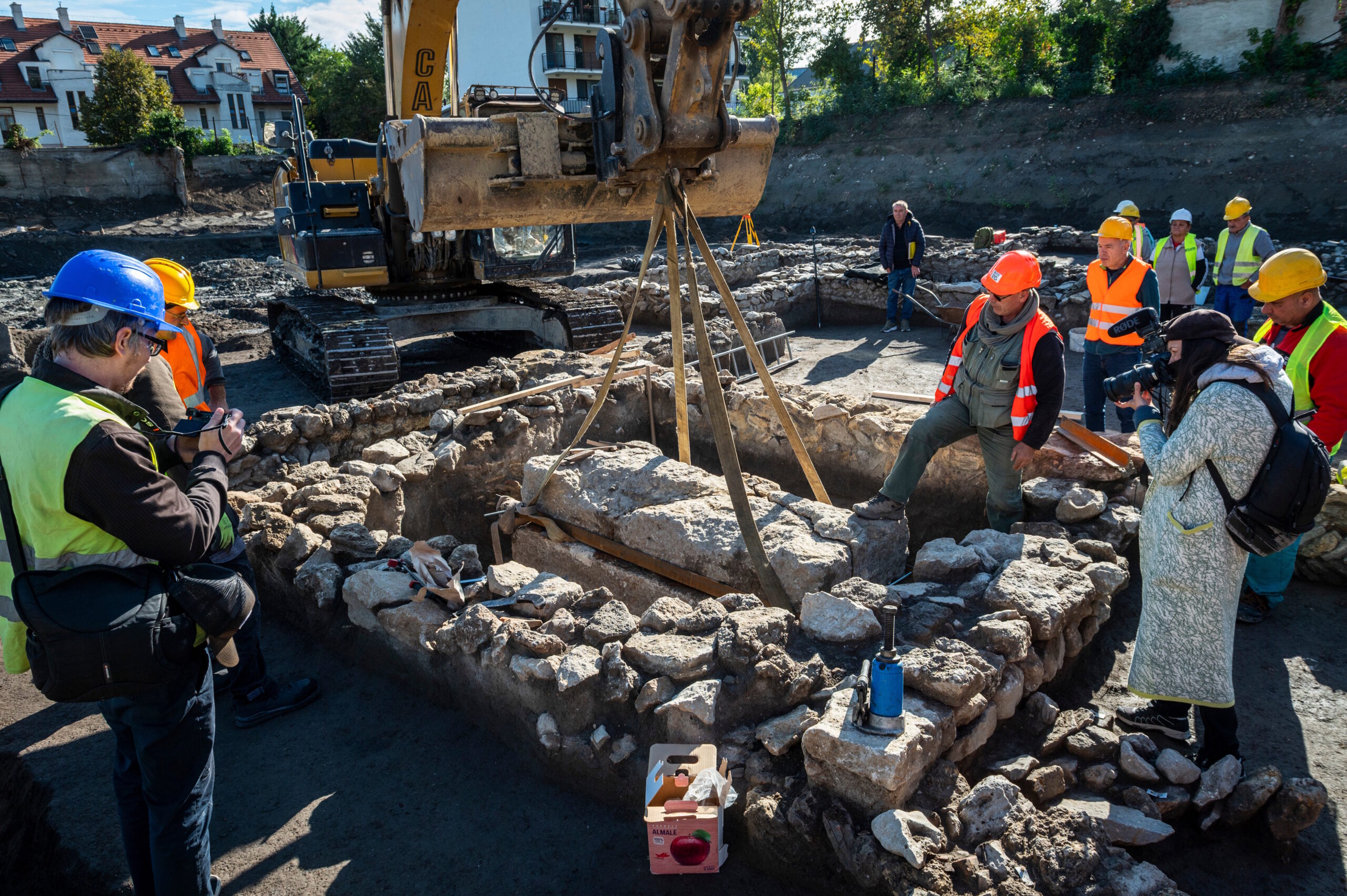 A Sealed Roman Sarcophagus in Budapest Uncovers the Life of a Young Woman Buried With Extraordinary Treasures