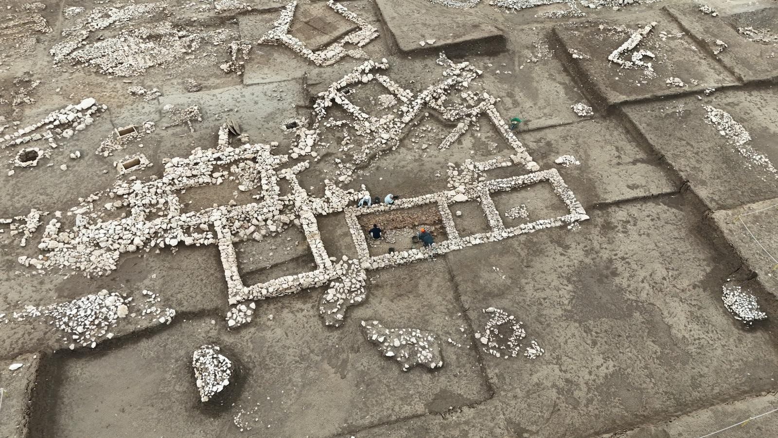 Traces of a 5,000-year-old earthquake have been uncovered beneath Çayönü, one of the oldest agricultural settlements in southeastern Turkey