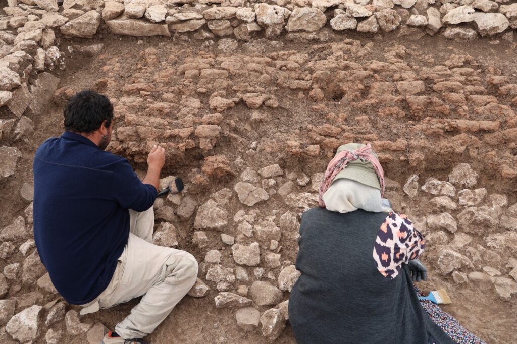 Traces of a 5,000-year-old earthquake have been uncovered beneath Çayönü, one of the oldest agricultural settlements in southeastern Turkey