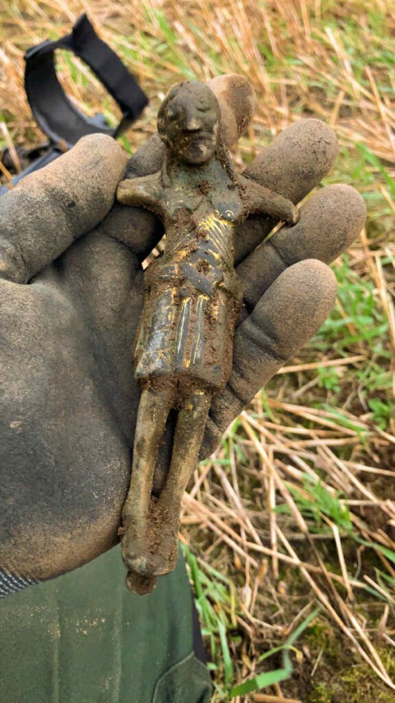 The-bronze-Jesus-figure-was-once-covered-in-gold