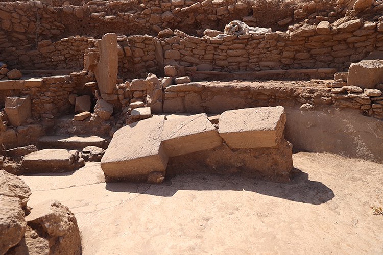 An amphitheater-like Neolithic structure has been uncovered at Karahantepe in southeastern Turkey