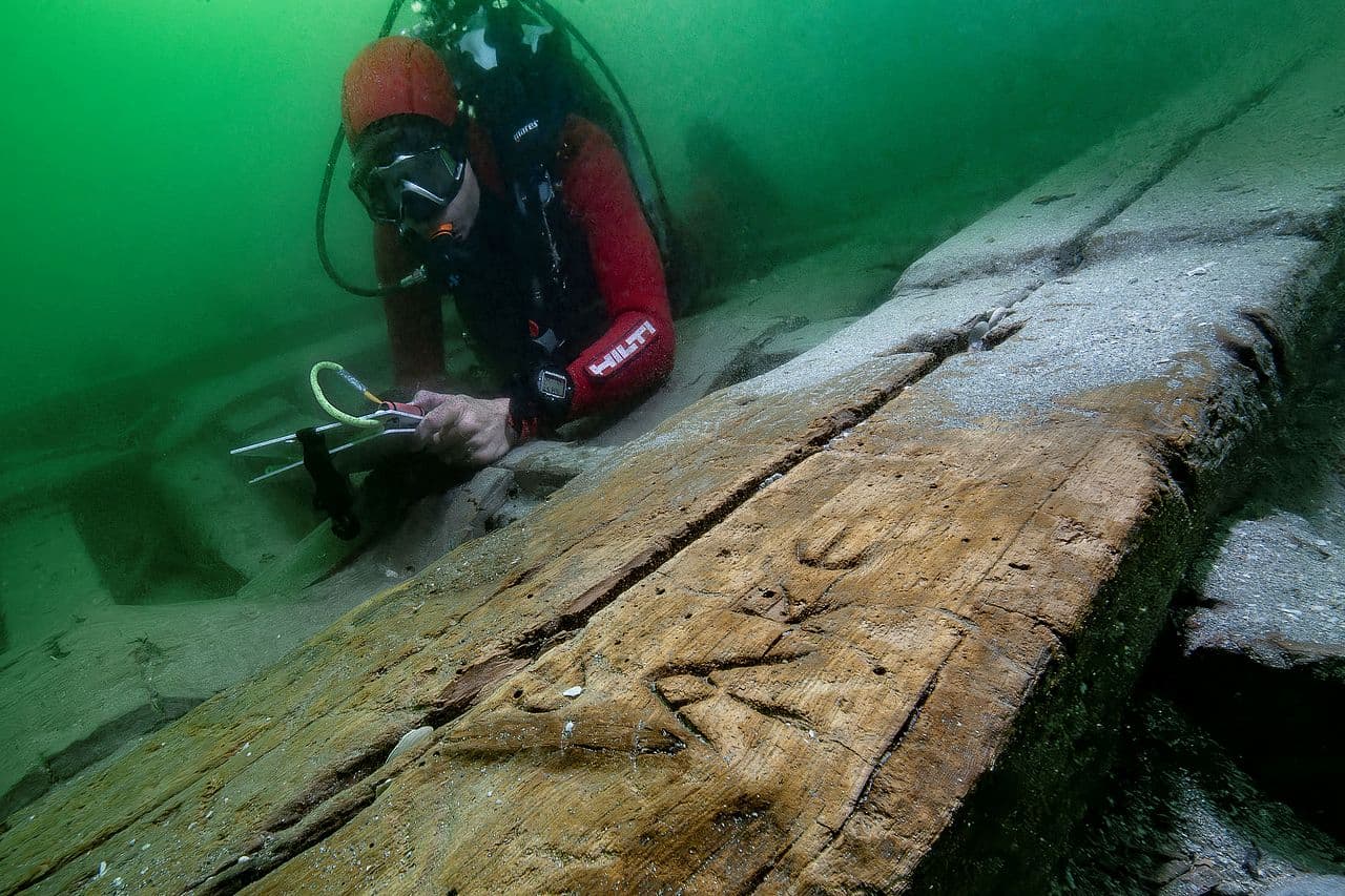 A Roman-Era Ceremonial Barge Resurfaces in Alexandria’s Sunken Royal Harbor