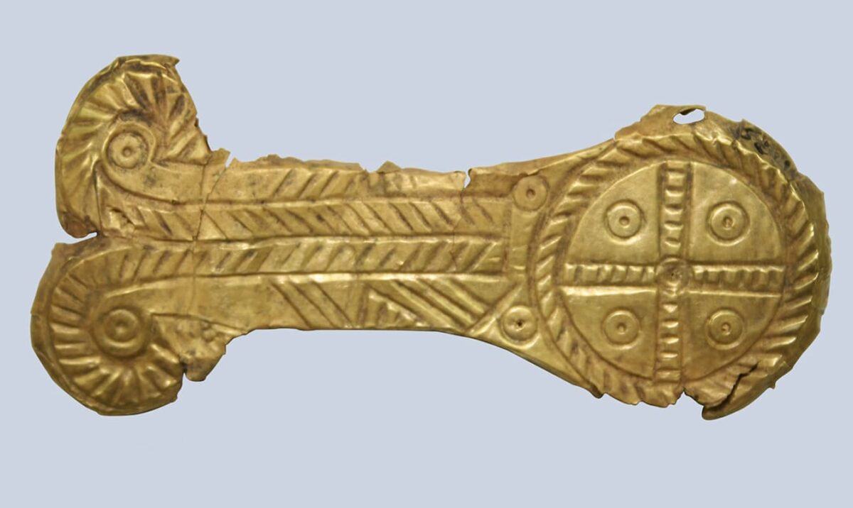 Northern Suns in Mycenaean Gold: How European Solar Symbols Reached a Greek Island
