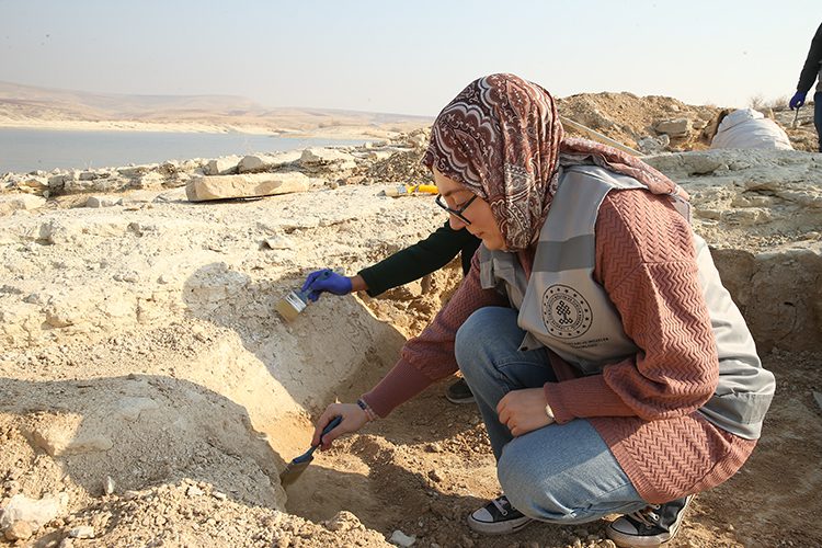 As the Euphrates Receded, Familiar Stones Emerged: Is the Taş Tepeler World Expanding?