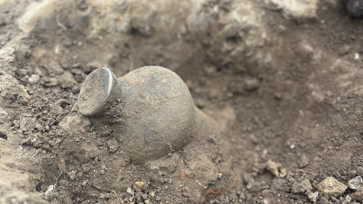 1,600-Year-Old Roman Cup Found Upside Down in East Yorkshire May Mark Lost Shrine
