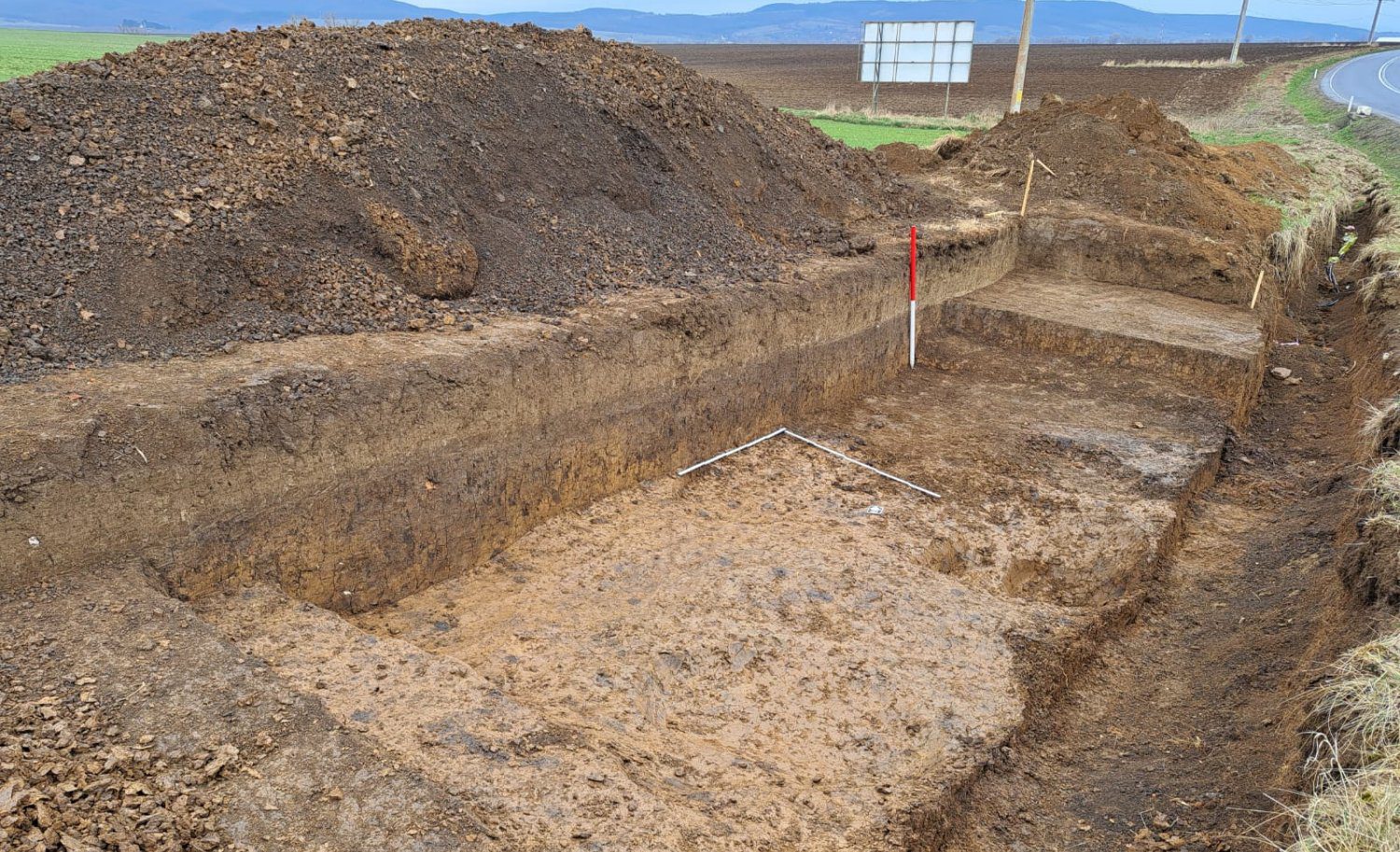 7,500-Year-Old Neolithic Figurine with Raised Arms Discovered in Romania
