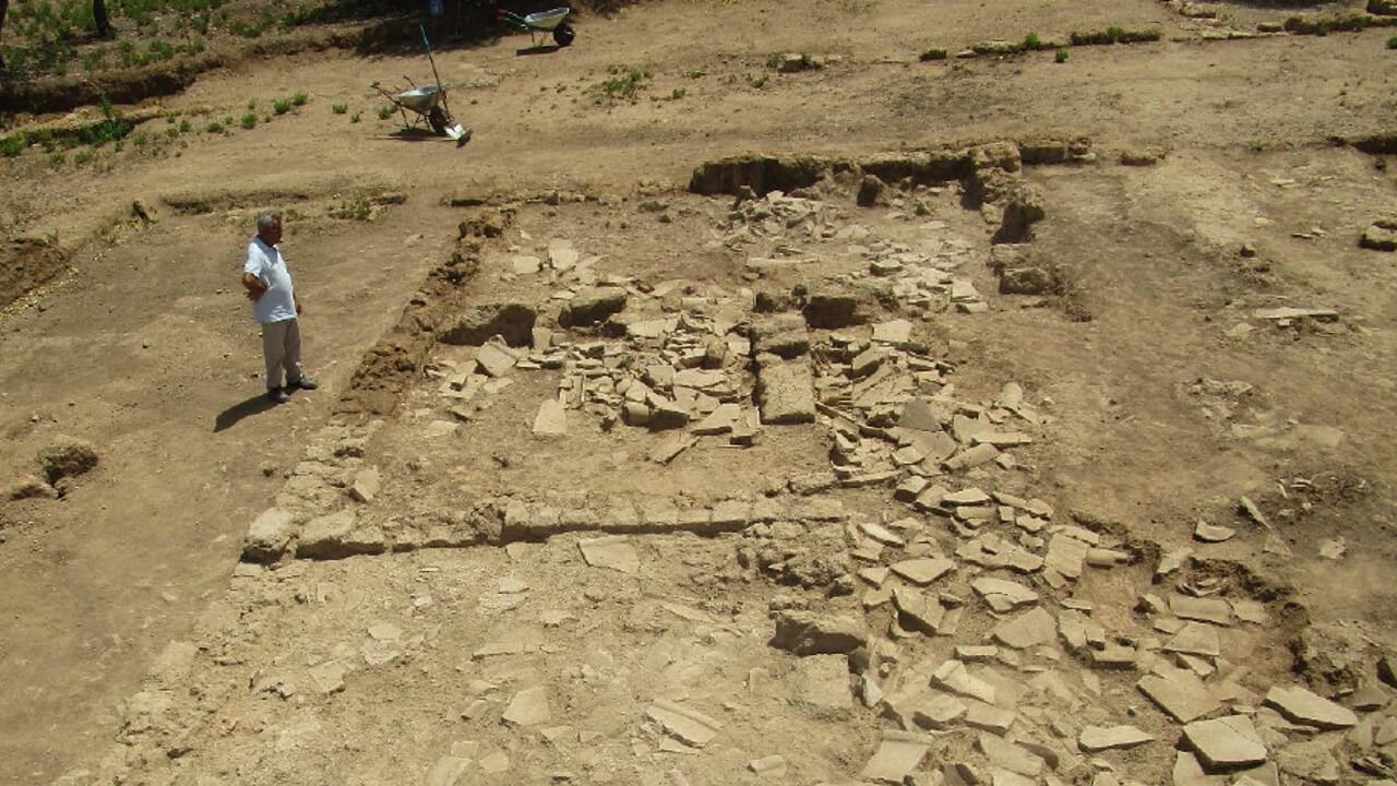 Ancient Greek City of Akragas Reveals Hidden Lives as Excavations Resume in Sicily