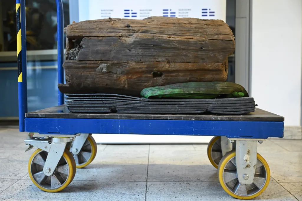 A Barrel of Medieval Iron Found Beneath the Baltic Sea May Reveal a Lost Trade Network2