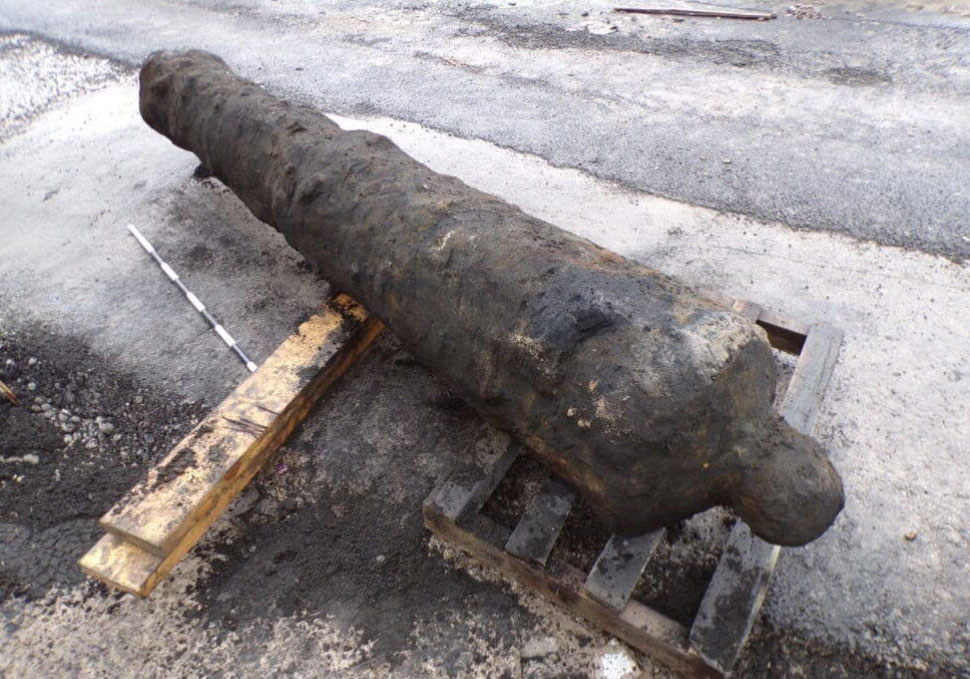 A One-Ton Cannon Found Beneath an English Park Reveals Hull’s Lost Dockside Past