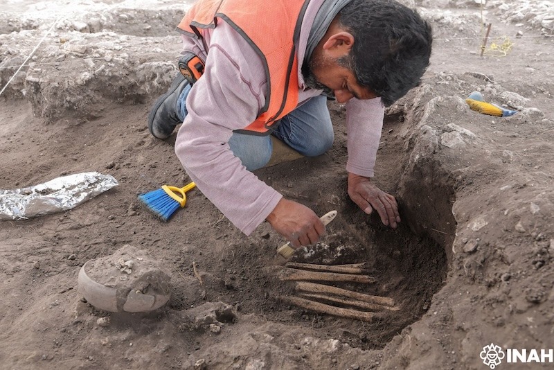 Archaeologists Find Teotihuacan-Era Tombs and 47 Miniature Vessels Near Tula
