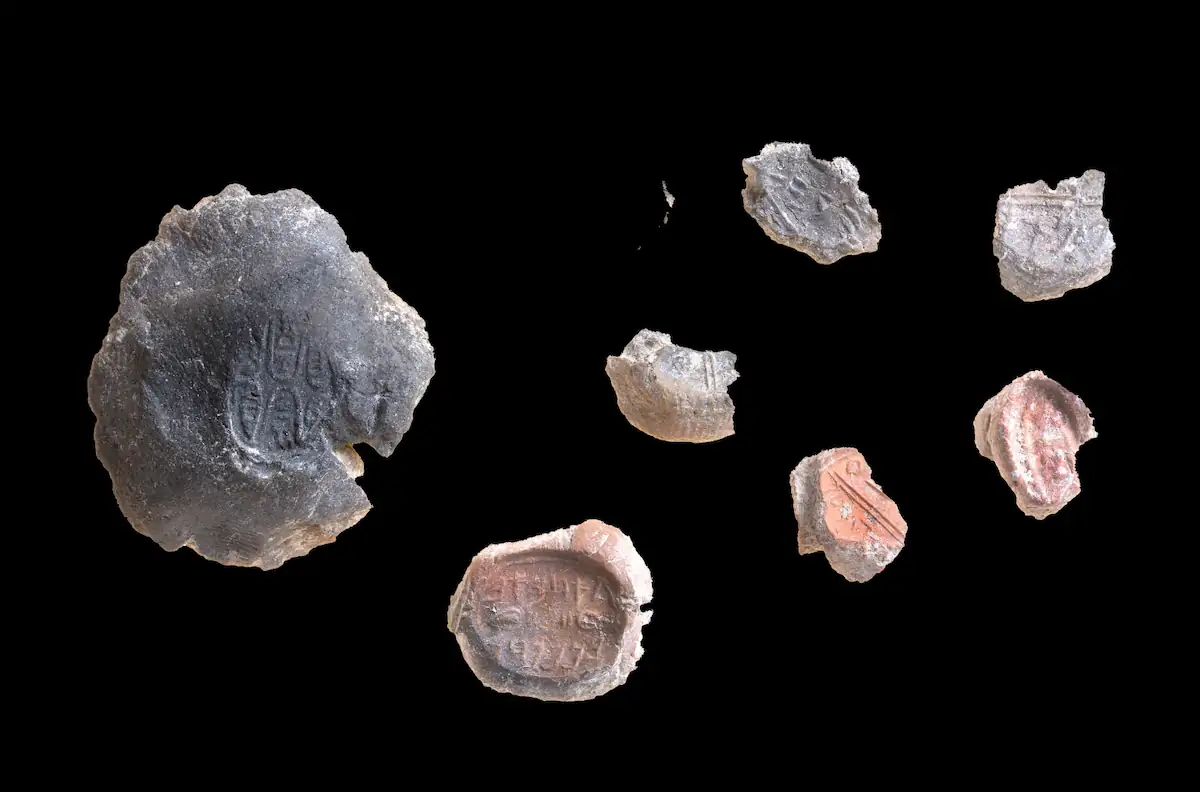 Jerusalem Researchers Look Behind Ancient Bullae to Reveal What They Once Sealed