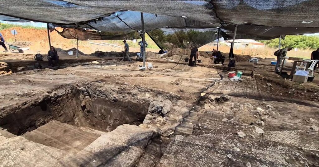 1,700-Year-Old Marble Busts Found Face Down in an Ancient Winepress Near Caesarea2