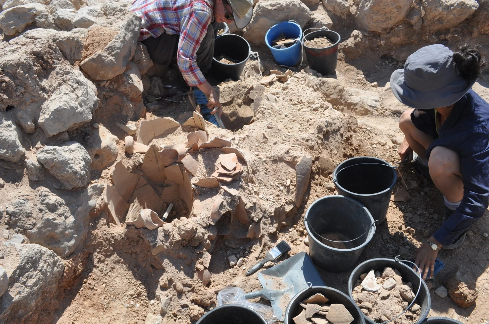 2,700-Year-Old Cult Stone Found in Assyrian-Destroyed Mansion Reopens Debate over Hezekiah’s Reform