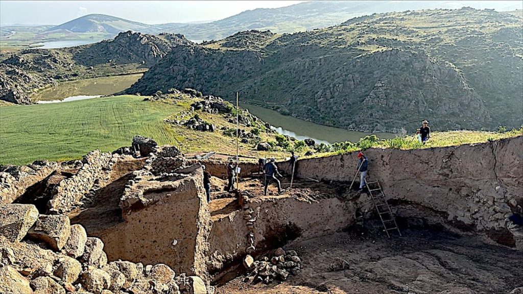 An Animal-Figured Seal at Büklükale May Belong to an Early Hittite Tradition
