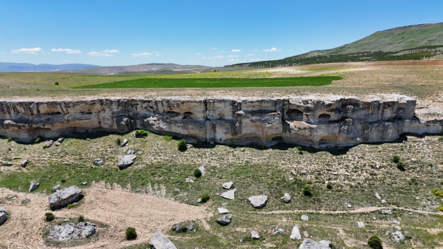 One of Anatolia’s Oldest Painted Caves Discovered in Malatya’s Tohma Canyon