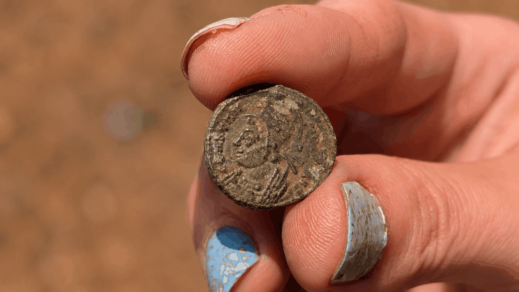 1,700-Year-Old Constantinople Commemorative Coin Found at Roman Villa in England