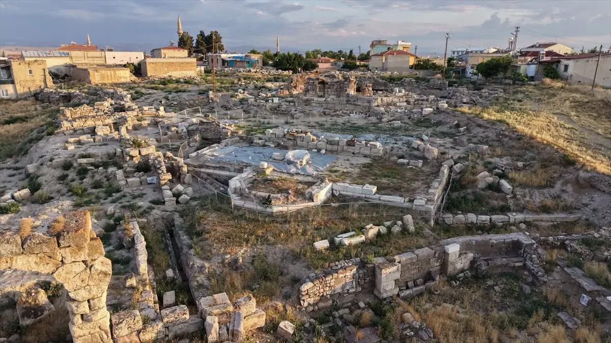42 Late Roman Graves Identified Inside an Octagonal Church at Ancient Tyana