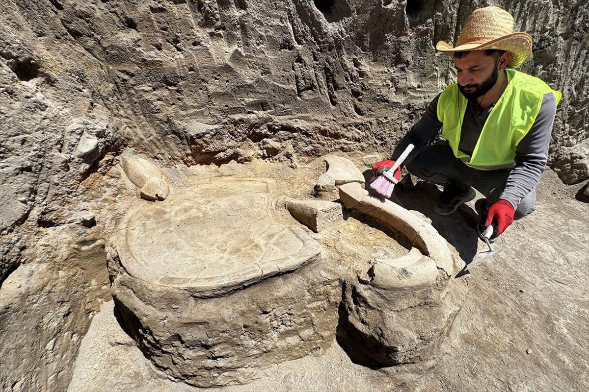 5,000-Year-Old Temple with Altars and Sacred Hearths Unearthed in Eastern Turkey