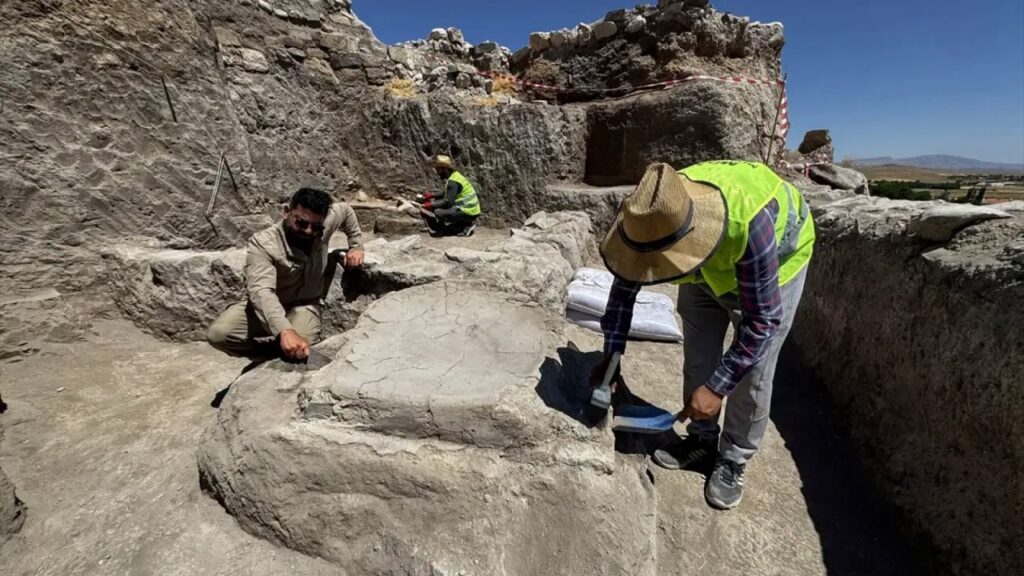 5,000-Year-Old Temple with Altars and Sacred Hearths Unearthed in Eastern Turkey