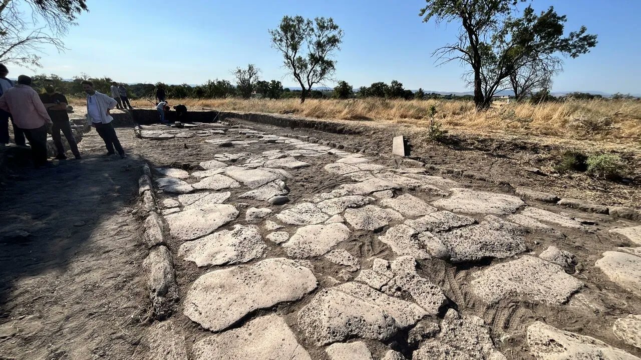 Scars of a 1,500-Year-Old Earthquake Uncovered on a Roman Street in Troy