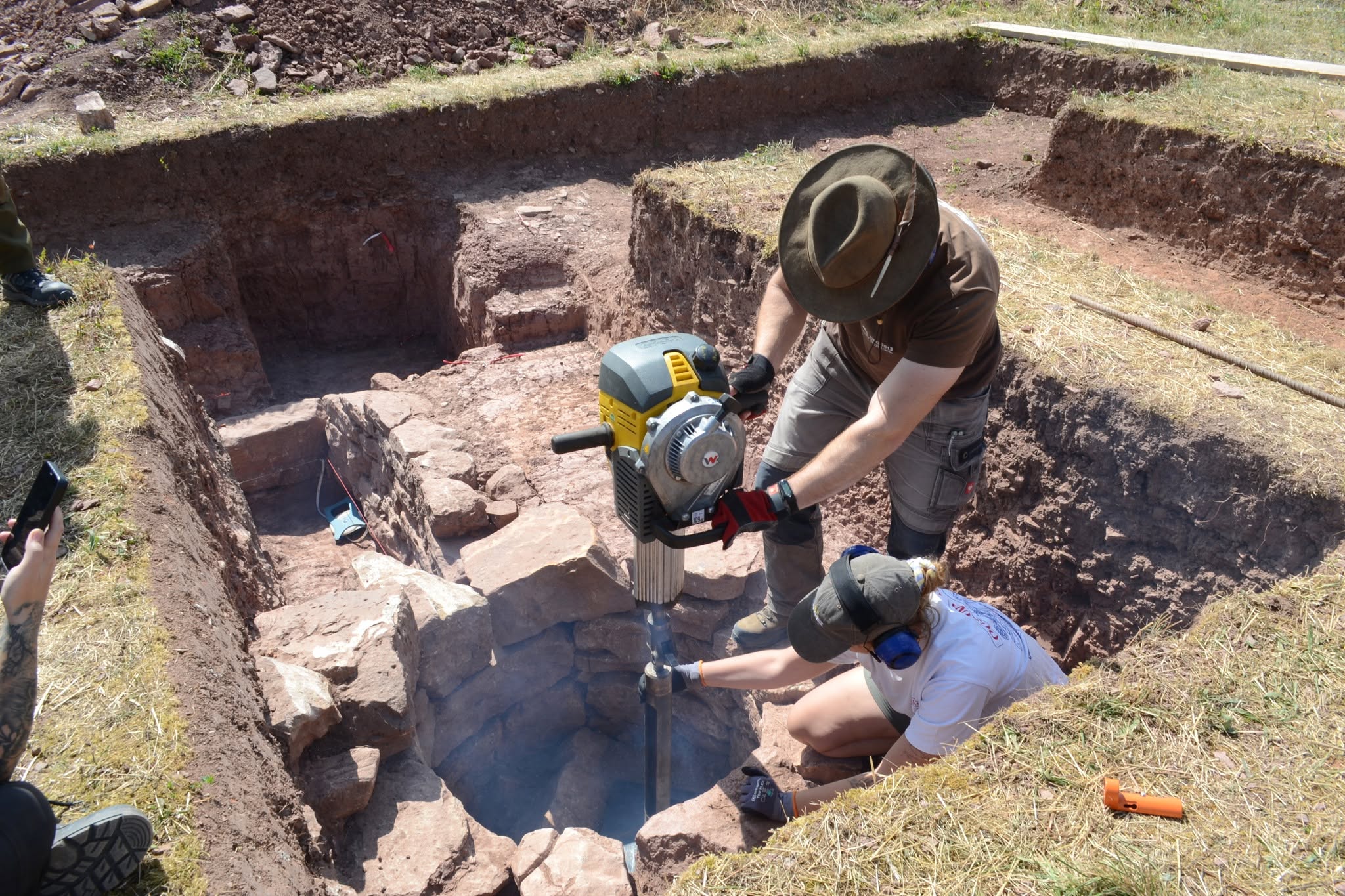 4.5-Metre-Deep Cistern Uncovered at Charlemagne-Era Royal Centre in Germany