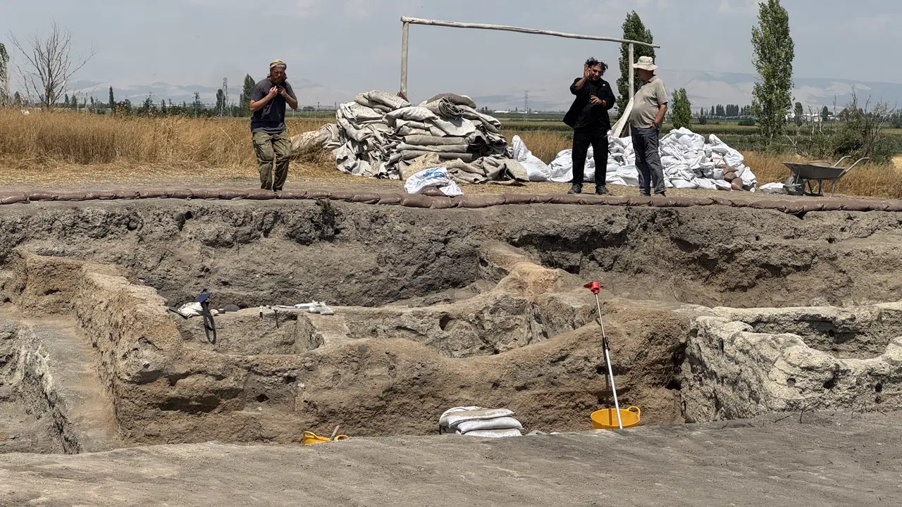 Eight Infant Skeletons Found Beside Çatalhöyük’s “House of the Dead” Raise a Neolithic Mystery