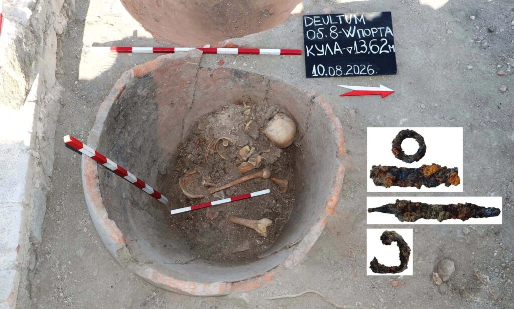 Skeleton and two iron knives discovered inside a Roman dolium at Deultum