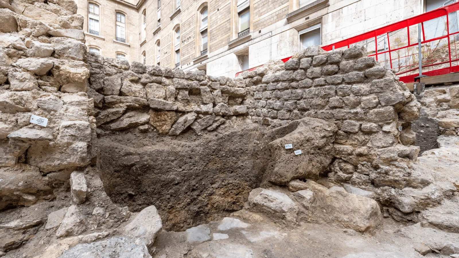 A Burned Gallic Wall Beneath Paris May Reveal the Lutetia Caesar Described