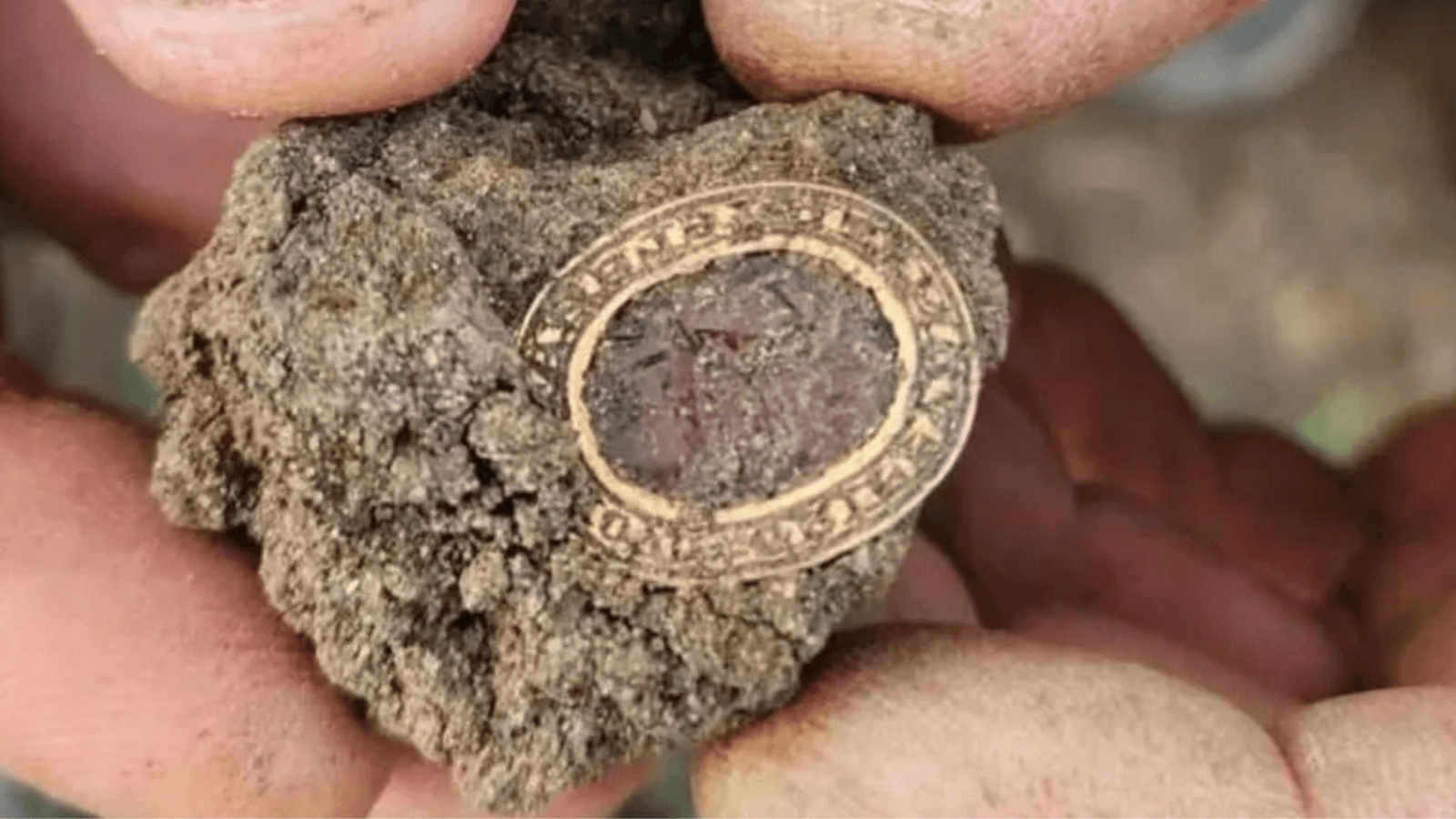 A Faulty Headset Led Detectorists to a 700-Year-Old Gold Ring Linked to an English Countess