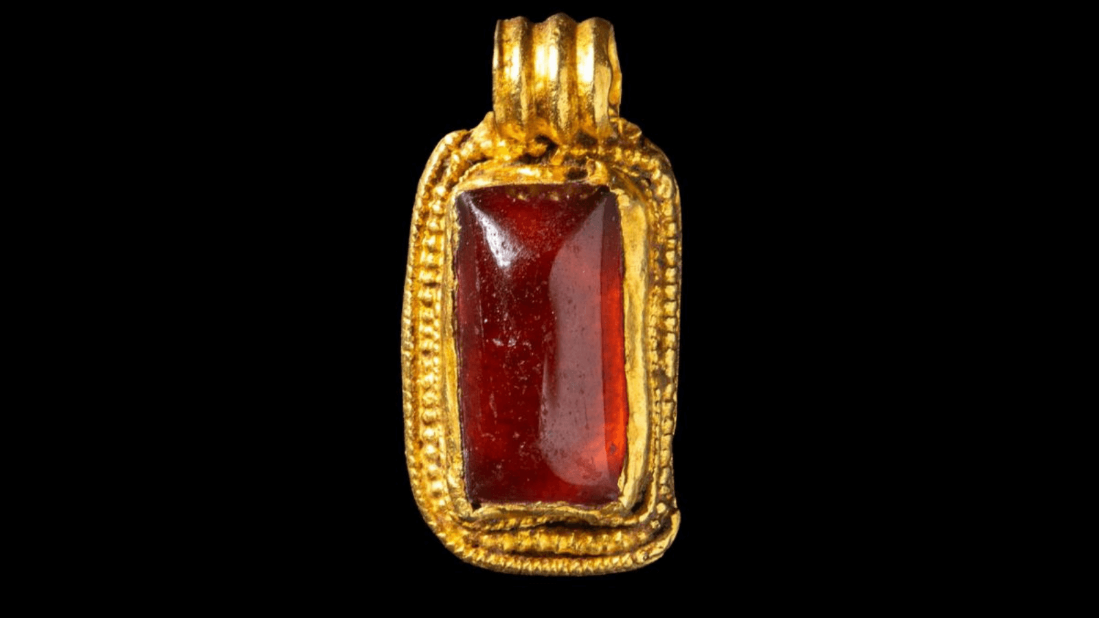 Anglo-Saxon Girl Was Buried with Garnets from India and Sri Lanka 1,400 Years Ago