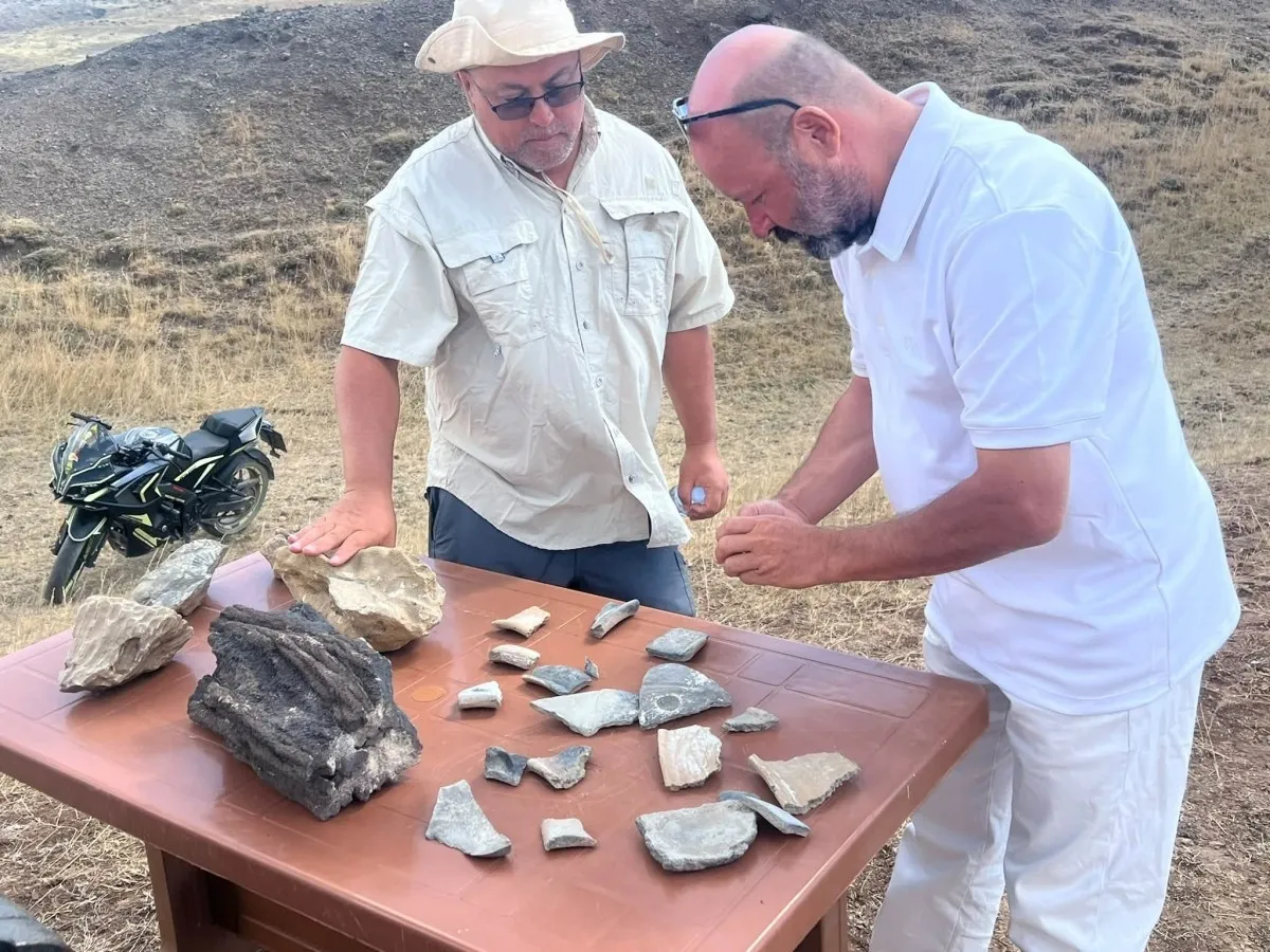 Pottery Found During New Search at Türkiye’s “Noah’s Ark” Formation